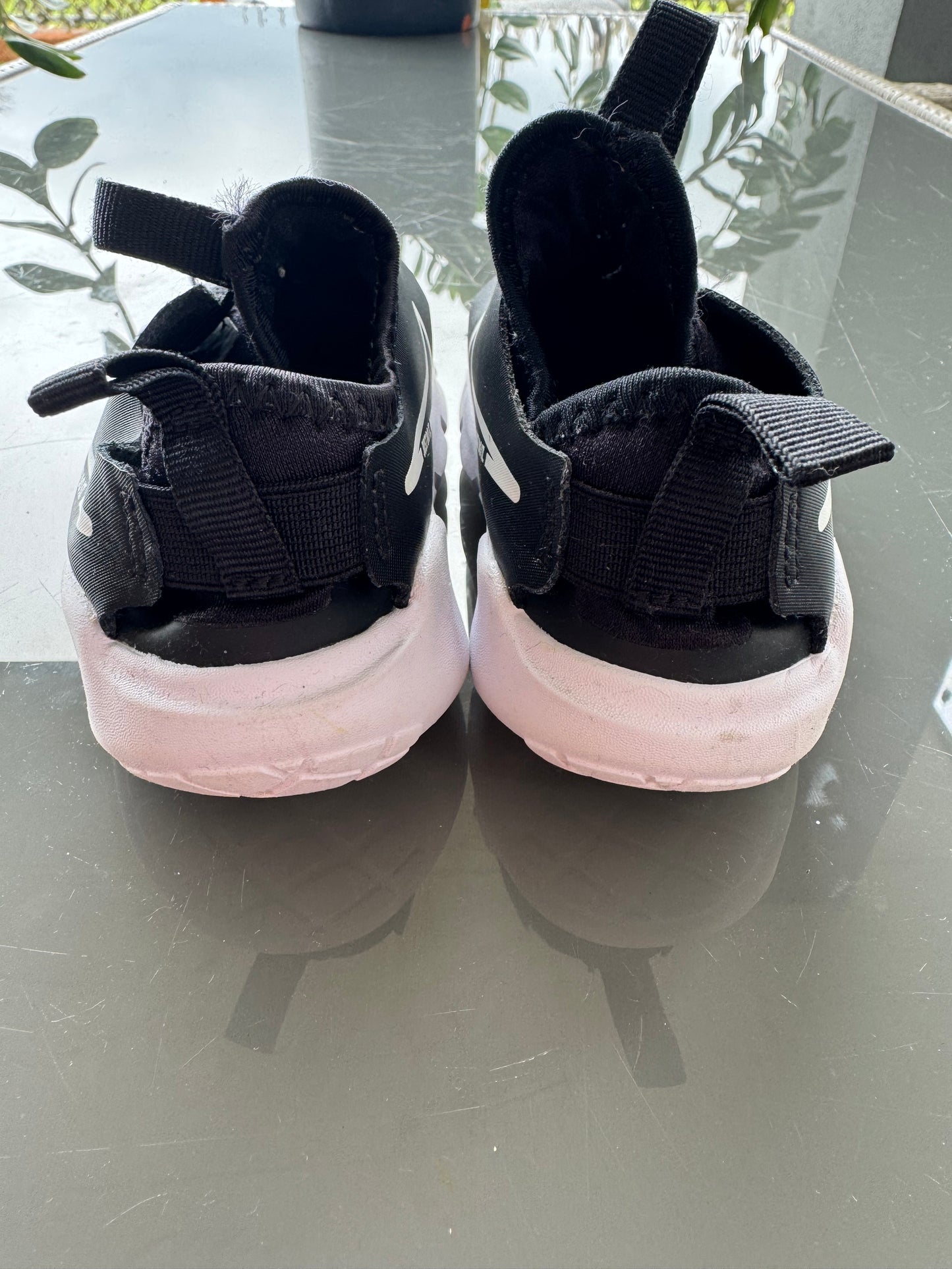 Nike Flex Runner 2 – Black/White – US 9C