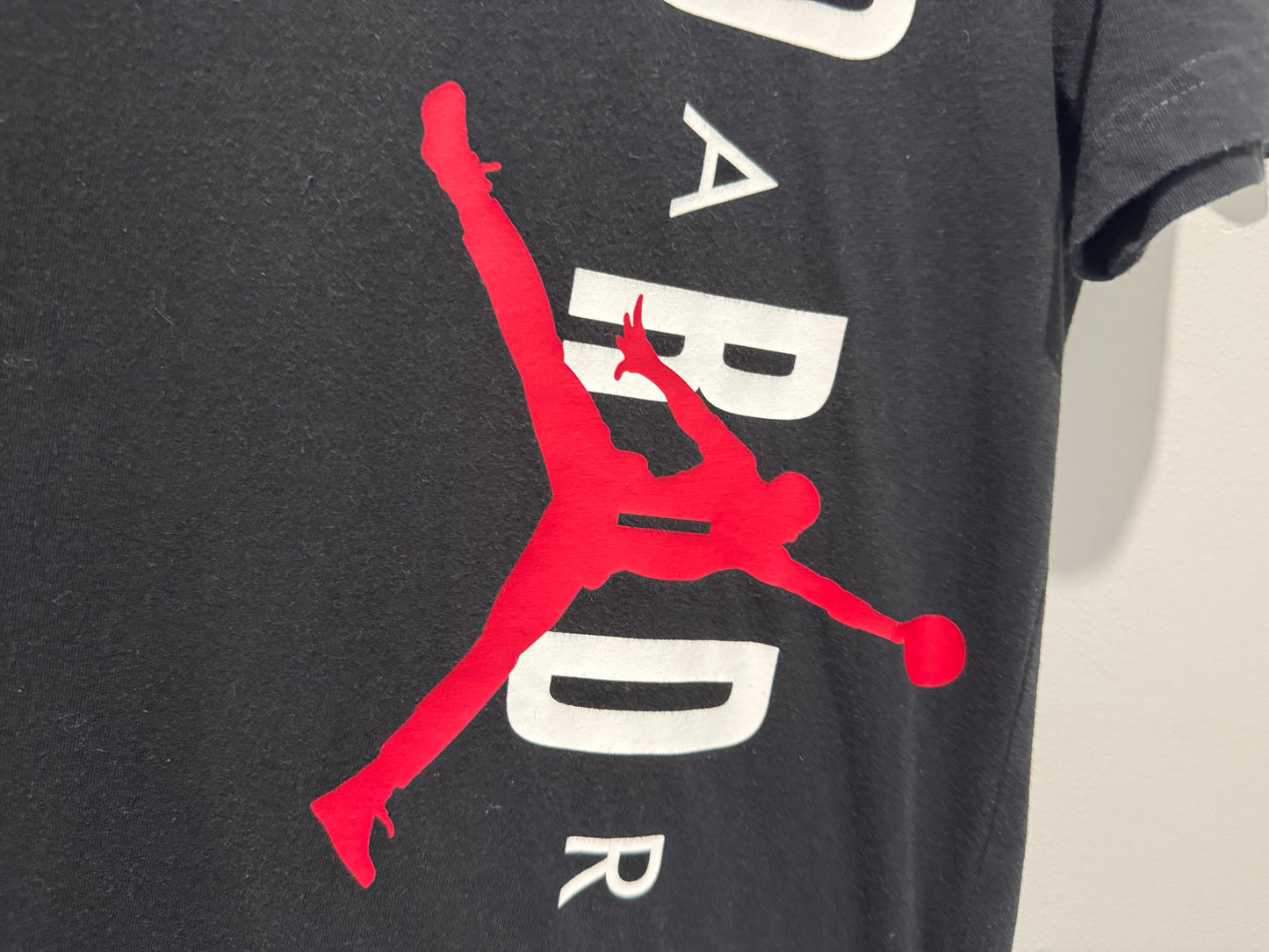 Nike Jordan Vertical Logo Tee (Youth L 12–13Y)