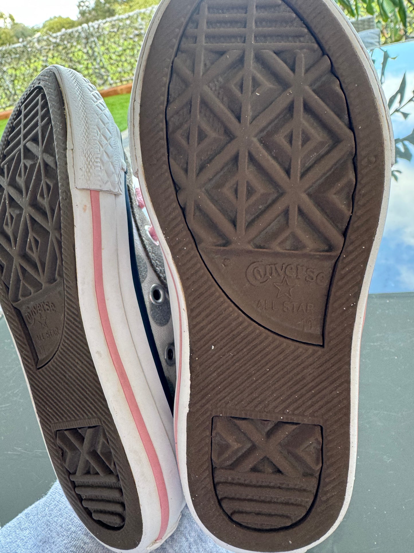 Converse Chuck Taylor Junior High Tops – Glitter Polka Dot 10.5